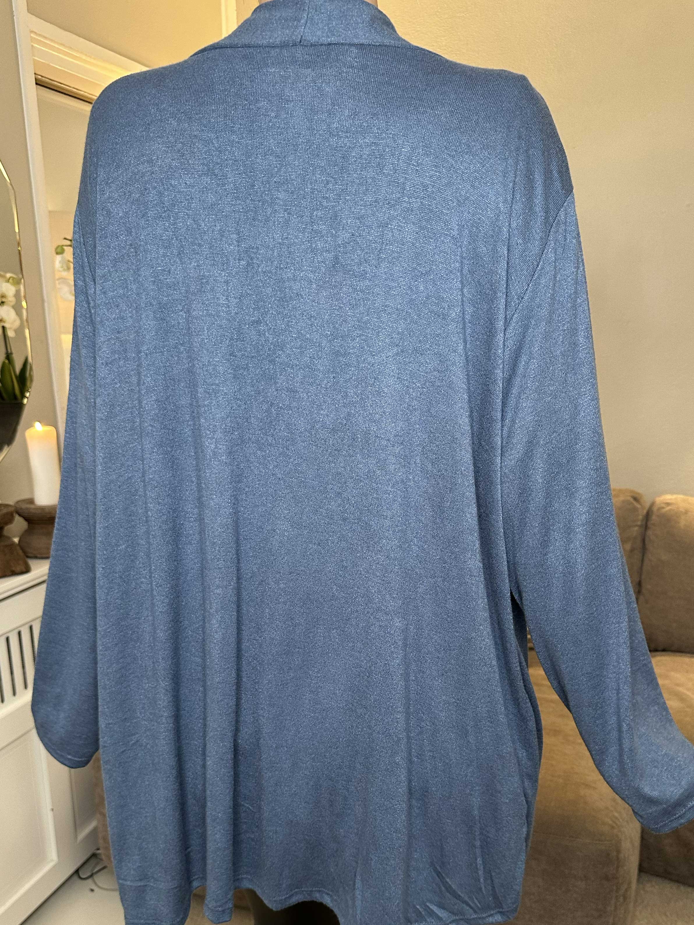 Lilja - Mjuk kofta med liten volangkant